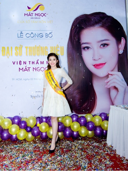 Á hậu Việt Nam 2014 chính thức trở thành đại sứ thương hiệu Viện Thẩm Mỹ Mắt Ngọc