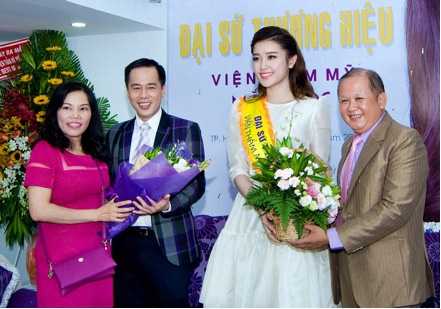 Á hậu Việt Nam 2014 chính thức trở thành đại sứ thương hiệu Viện Thẩm Mỹ Mắt Ngọc