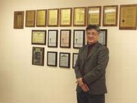 Cậu bé bán kem thành nhà triệu phú