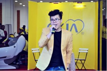 Đinh Mạnh Ninh khuấy động với những bản Hit do chính anh sáng tác.
