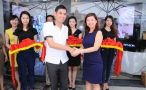 Revlon khai trương cửa hàng chính hãng đầu tiên tại Hà Nội