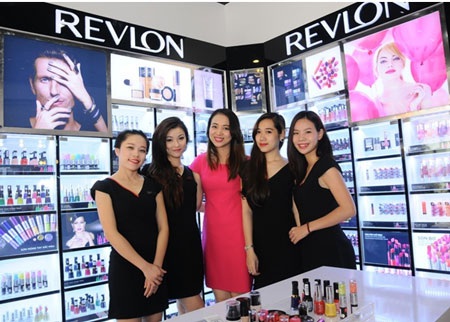 Các nhân viên tư vấn Revlon được đào tạo chuyên nghiệp để mang đến chất lượng phục vụ tốt nhất