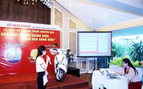 “Bão quà tặng” cùng Sắc Ngọc Khang