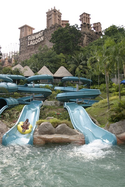 Water Park, nơi du khách tận hưởng làn nước mát trong thời tiết đẹp của Malaysia.