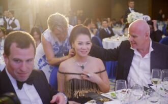 Thu Minh được ông xã tặng vòng cổ ngọc trai 20.000USD