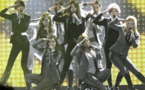 Mãn nhãn với phần trình diễn sôi động của dàn sao Hàn