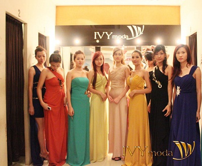 Các thí sinh dự thi HHVN 2012 nô nức đến thử đồ tại IVY Moda