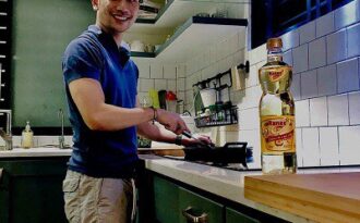 Điều gì đang thu hút các chị em thi nhau tìm mua… dầu ăn?