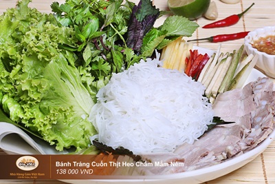 Bánh tráng cuộn thịt heo chấm nêm