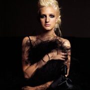 Ashlee Simpson: “Tôi chưa hề nghĩ tới chuyện kết hôn”