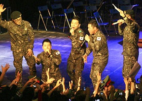 Thưởng thức màn nhảy ngẫu hứng của Bi (Rain) tại Hà Nội