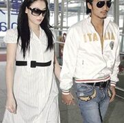 Tạ Đình Phong “hộc tốc” về Hồng Kông vì bà xã