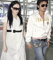 Tạ Đình Phong “hộc tốc” về Hồng Kông vì bà xã