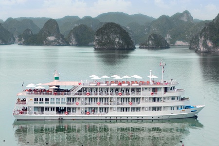 Chiêm ngưỡng 3 vịnh trên du thuyền 5 sao Âu Cơ