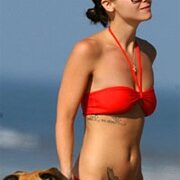 Nếu bạn muốn chọn bikini theo “sao”