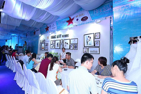 Doanh nhân hóa sao trong triển lãm cưới Bridal Fair 2014