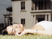 Một mình tôi buồn giữa đời vui