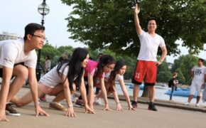 Du học sinh tham gia giải chạy tình nguyện ủng hộ trẻ em nghèo