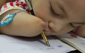 “Nick ngoại” tiếp thêm khát vọng cho cô bé “Nick nội”