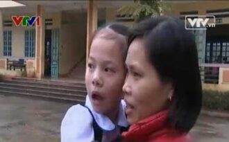 Nghị lực kỳ diệu của cô bé “Nick Vujicic Việt Nam”