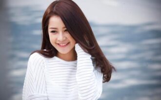 Chi Pu bay bổng với mái tóc dài óng mượt