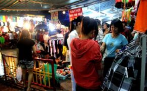 Nhọc nhằn SV bươn trải trong ánh đèn chợ đêm