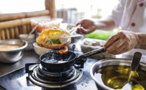 Chợ Tết truyền thống tại “Venice giữa lòng Hà Nội”