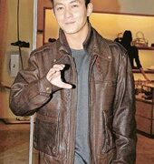 Trần Quán Hy bị chỉ trích khi bí mật rời Hồng Kông