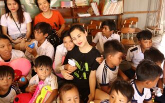 Vũ Tuệ Anh – Cô gái “Vàng” trong làng Saffron, kiếm tiền tỷ mỗi tháng lại đam mê thiện nguyện