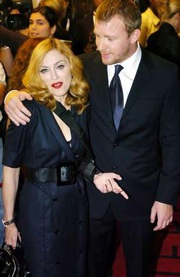 Madonna – Guy Ritchie: Cặp đôi mặc đẹp nhất năm 2007