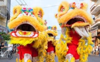 Múa lân rồng trên nền nhạc EDM