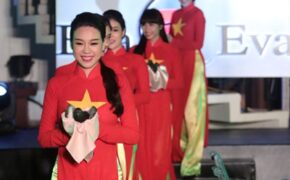 Khát vọng hòa bình lan tỏa show diễn “Bonjour Vietnam”