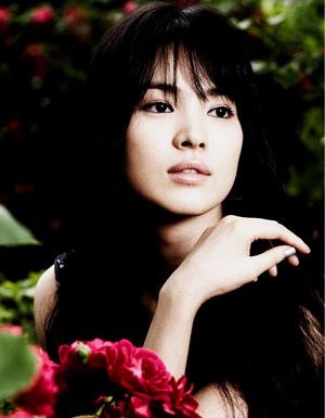 Song Hye Kyo nhận giải thưởng điện ảnh đầu tiên - 1