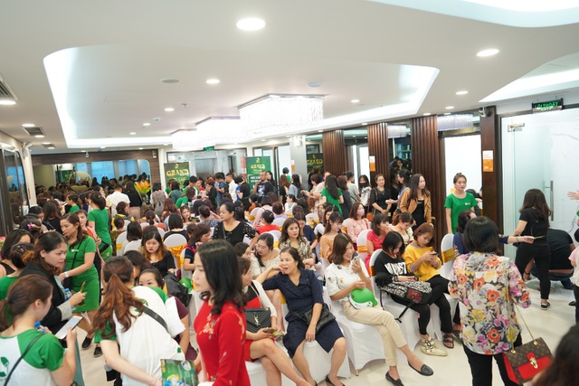 Hơn 5.000 nghìn khách hàng tham dự khai trương Thu Cúc Mega Beauty Center Cầu Giấy - 3