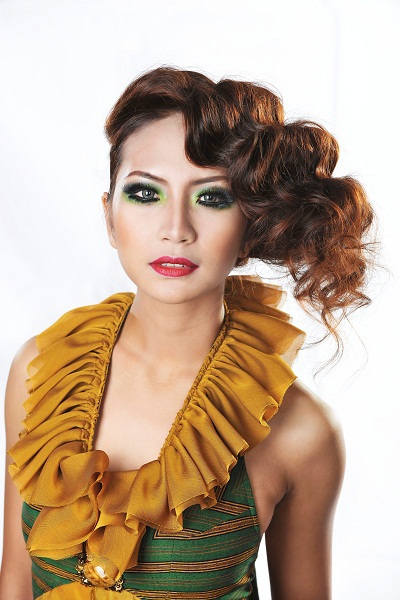 Linh Nga, Minh Hằng hào hứng tham gia gala thời trang quốc tế 2011 - 12