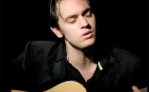 Xốn xang nghe chàng trai người Anh hát ca khúc “Quê nhà”