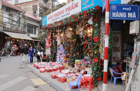 Hà Nội lung linh mùa Giáng sinh với những món đồ độc đáo, sắc màu