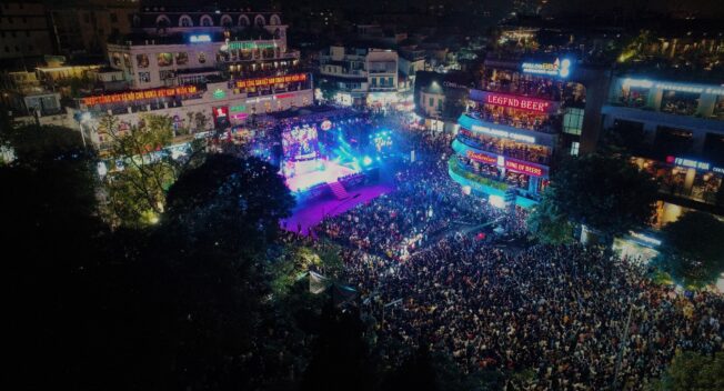 Highlands Coffee cùng hơn 30 nghìn người hâm mộ thắp sáng bầu trời Thủ đô