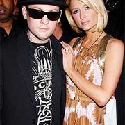 Gia đình Paris Hilton xem Benji như người trong nhà