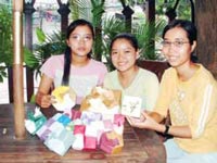 3 cô gái và hộp 3H