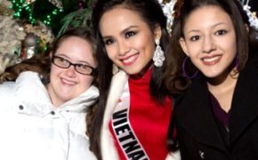 Diễm Hương nổi bật với áo dài đỏ trong chương trình từ thiện