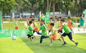 Ca sĩ Khánh Linh: “Chỉ cần con biết quan tâm đến người khác”