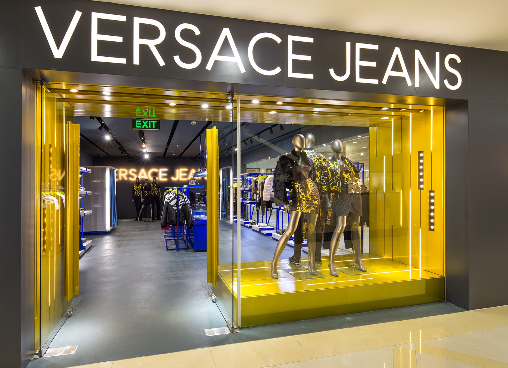 Versace Jeans giới thiệu BST xuân hè 2015 tại Union Square