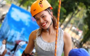 Bạn trẻ trổ tài leo tường “nhanh như gió” khiến người xem ngưỡng mộ