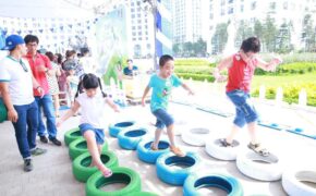 Mẹ Việt tập cho con tự tin như trẻ em phương Tây