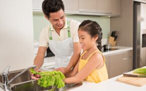 Những “cái được” không ngờ khi đàn ông… vào bếp