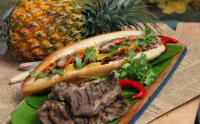 Xôi dẻo, bánh mỳ nóng – quà phố thời hiện đại