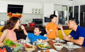 Giữ lửa bữa cơm gia đình khéo léo như Đan Lê