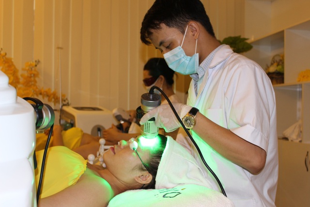 Hình ảnh khách hàng điều trị mụn Công nghệ Laser Acnes