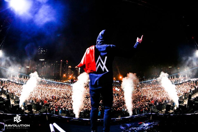 Màn trình diễn ‘đỉnh cao’ của Alan Walker tại Ravoltuion Music Festival 2016 vừa rồi